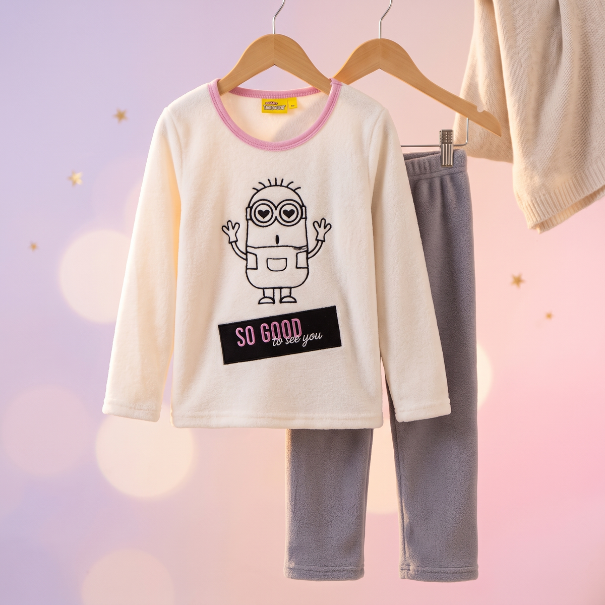 Minionii So Good pijamale lungi, Alb-Crem cu Gri, pe umeras